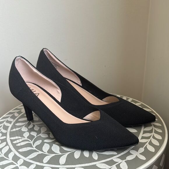 MIA Black Classic Heels with Textured Fabric - Picture 4 of 12
